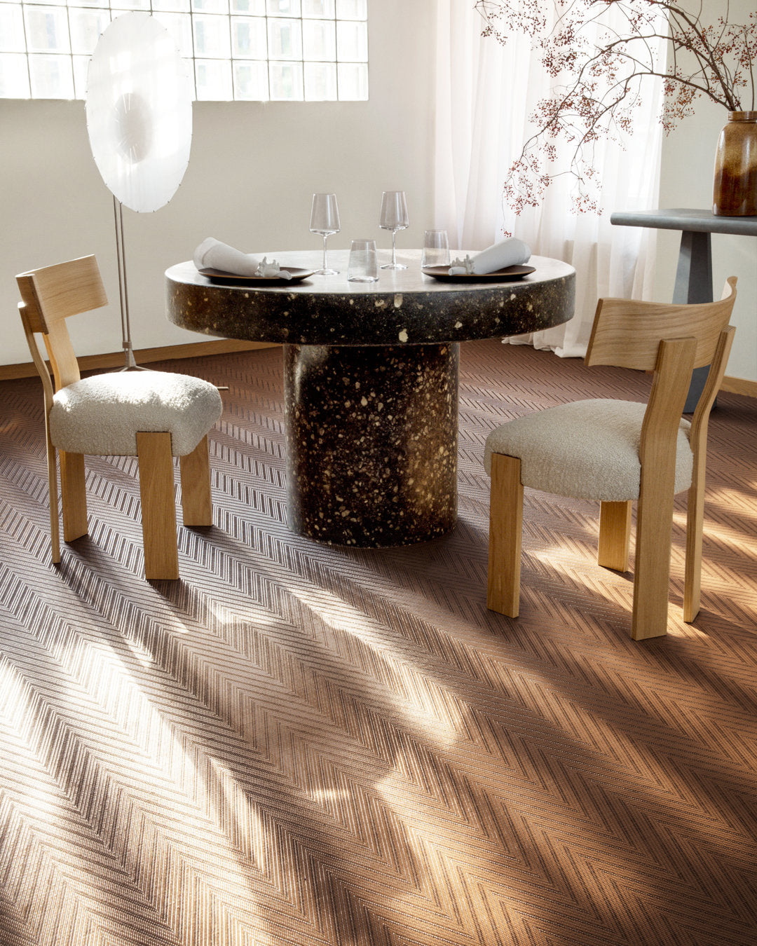 Graphic Modelo Herringbone Cinnamon – aplicación en interior