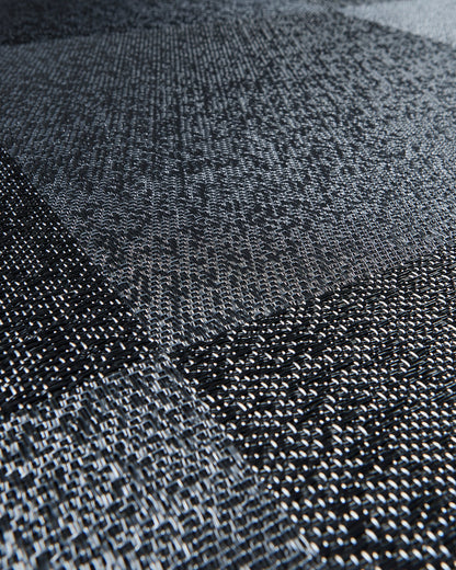 Riff Modelo Blackish Chrome – textura en instalación a cuarto de vuelta