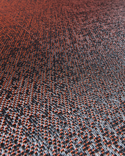 Riff Modelo Blackish Red – textura en instalación monolítica