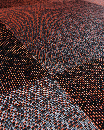 Riff Modelo Blackish Red – textura en instalación a cuarto de vuelta