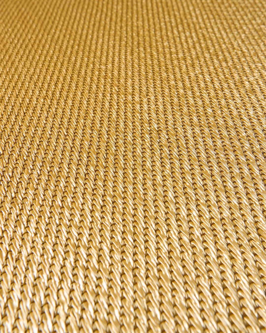 Now Modelo Brass – textura de cerca