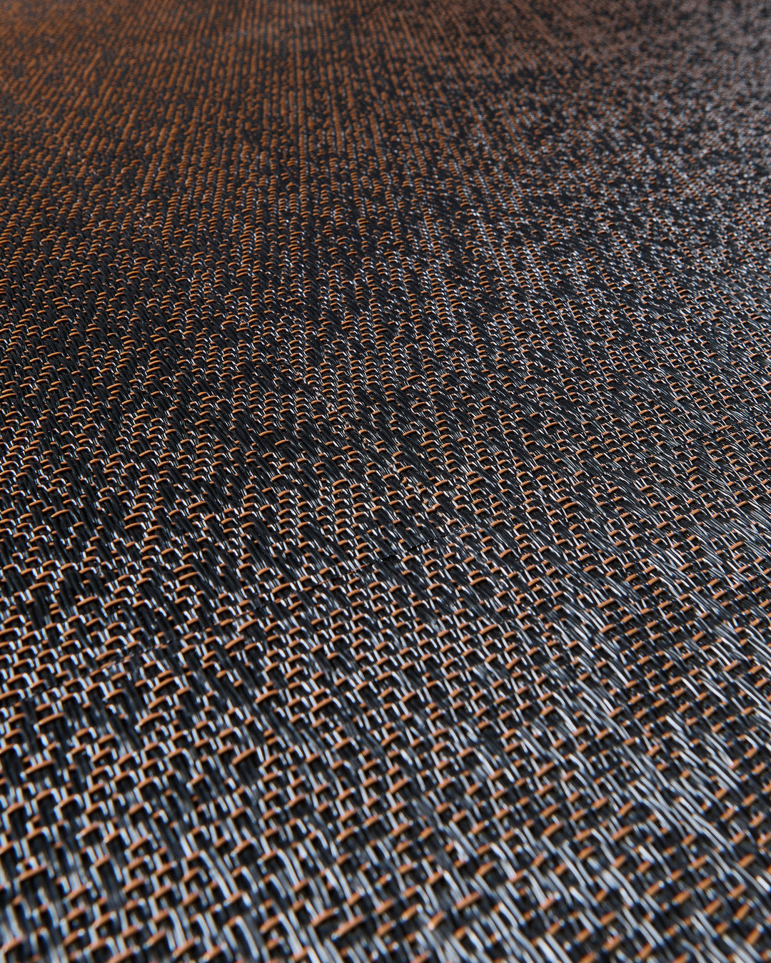 Riff Modelo Blackish Brown – textura en instalación monolítica