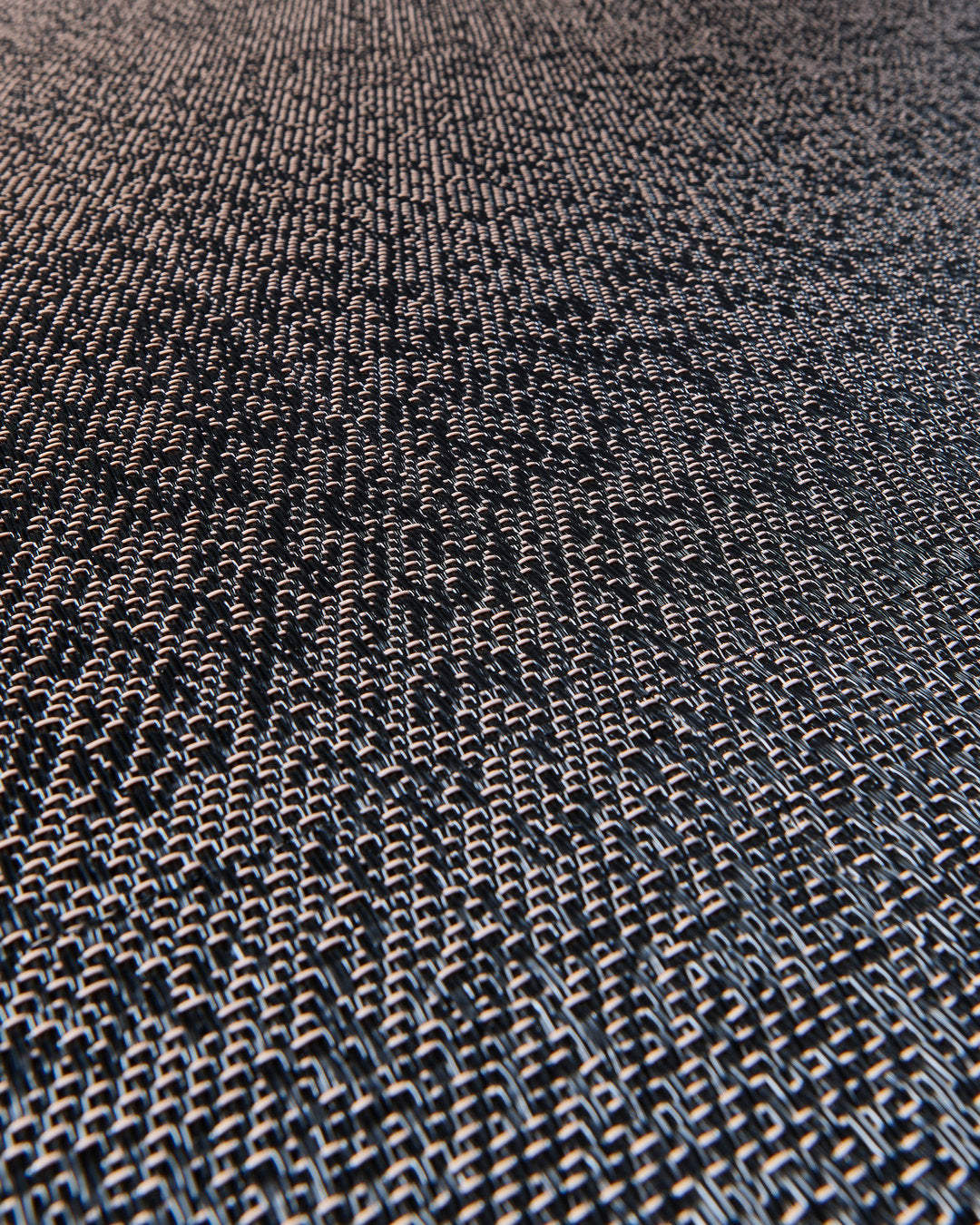 Riff Modelo Blackish Rose – textura en instalación monolítica