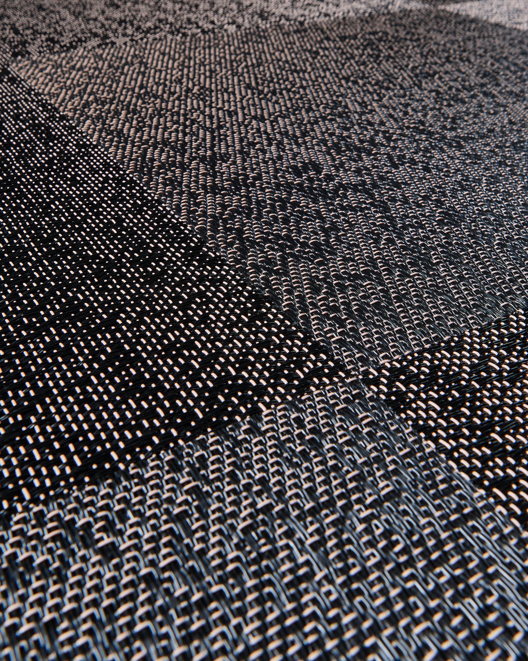 Riff Modelo Blackish Rose – textura en instalación a cuarto de vuelta