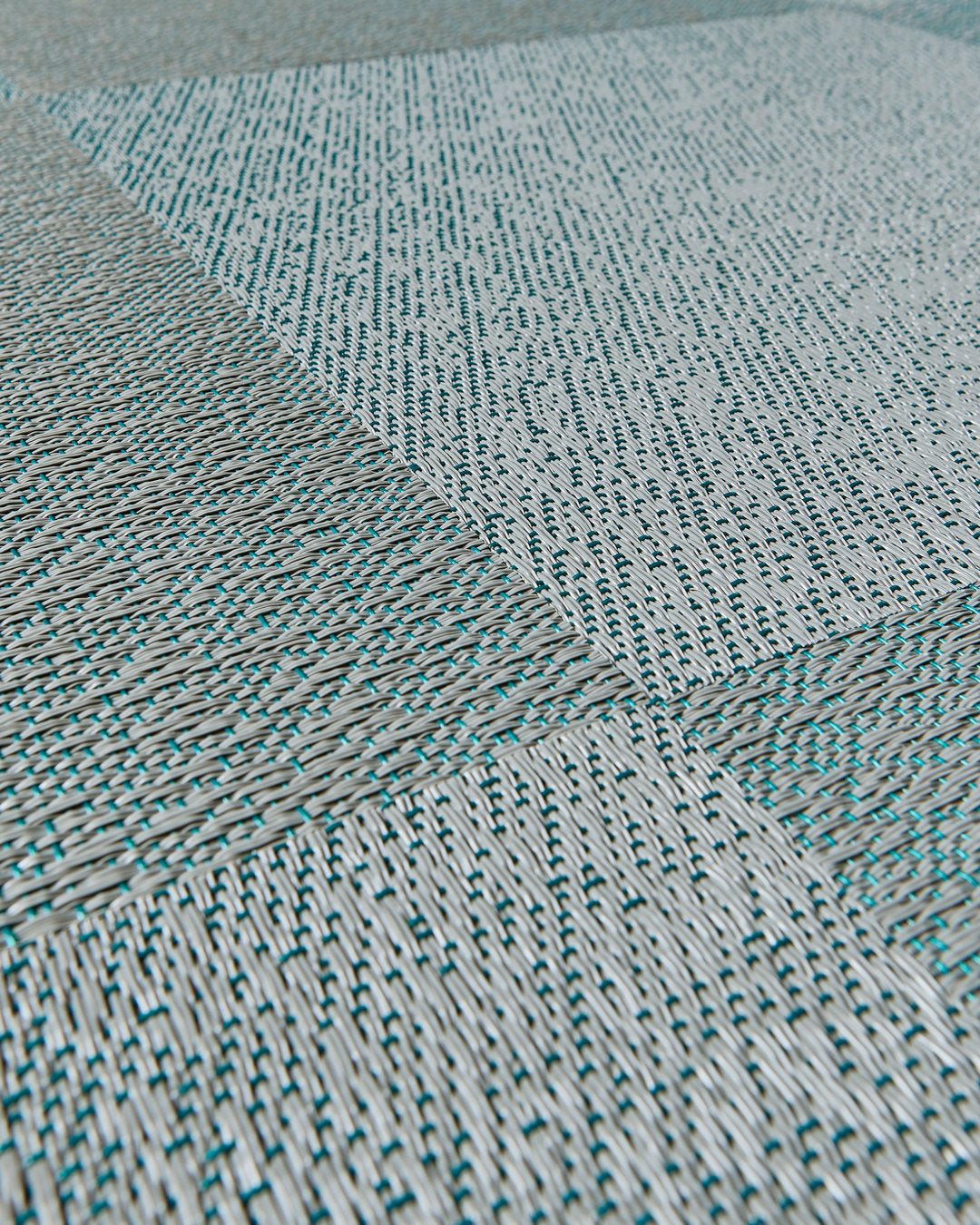 Riff Modelo Greyish Teal – textura en instalación a cuarto de vuelta