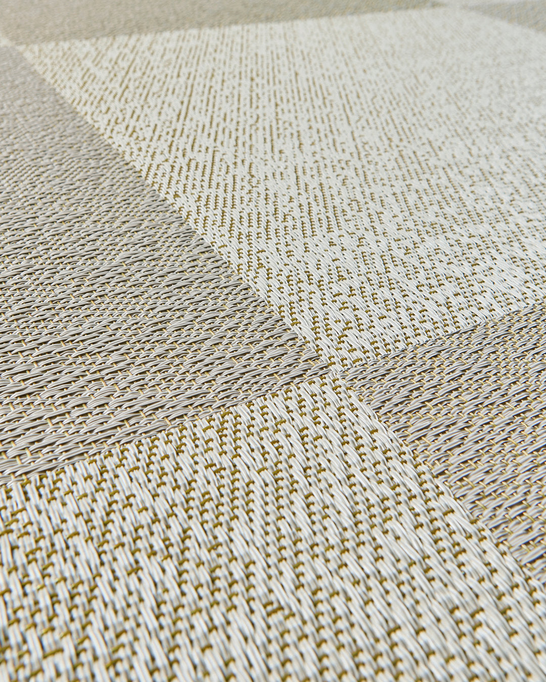 Riff Modelo Naturelle Yellow – textura en instalación a cuarto de vuelta